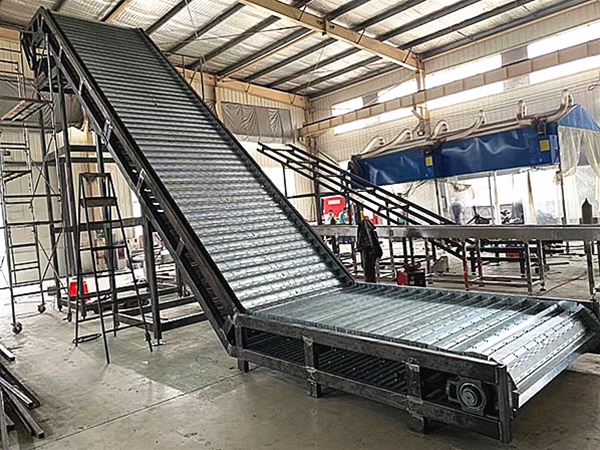 鏈闆輸送機